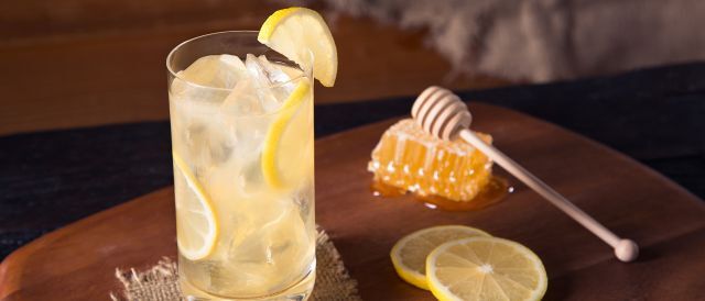 Jim Beam®Black
Kentucky Lemonade