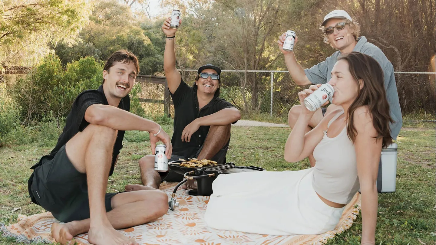 People picnic drinking Jim Beam Whisky Ready to Drink