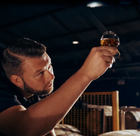 Freddie Note tasting whisky Jim Beam