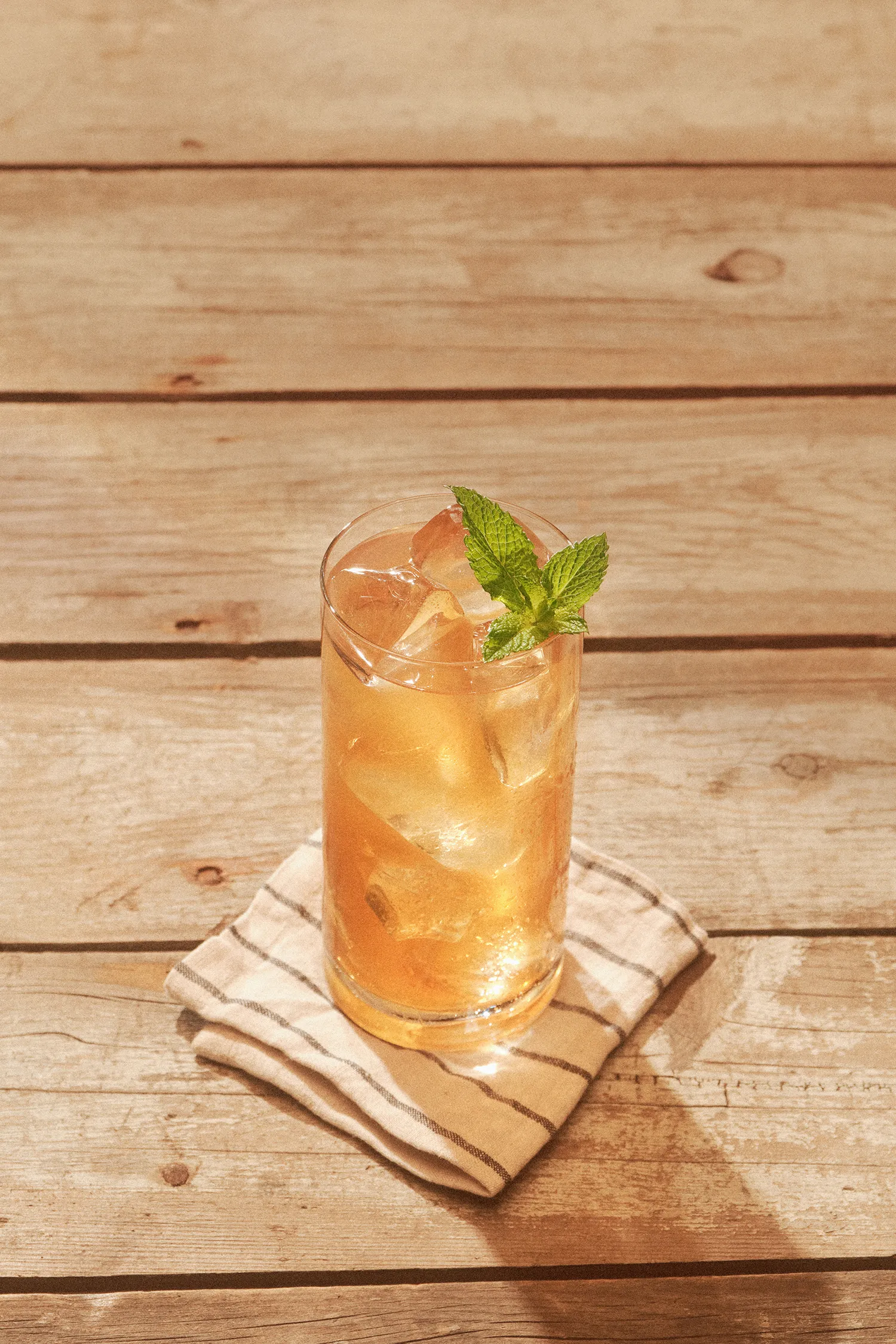 peached ice tea cocktail