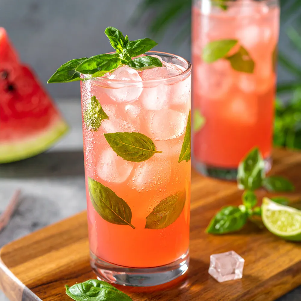 Drink com bourbon de maçã, melancia e limão | Jim Beam®