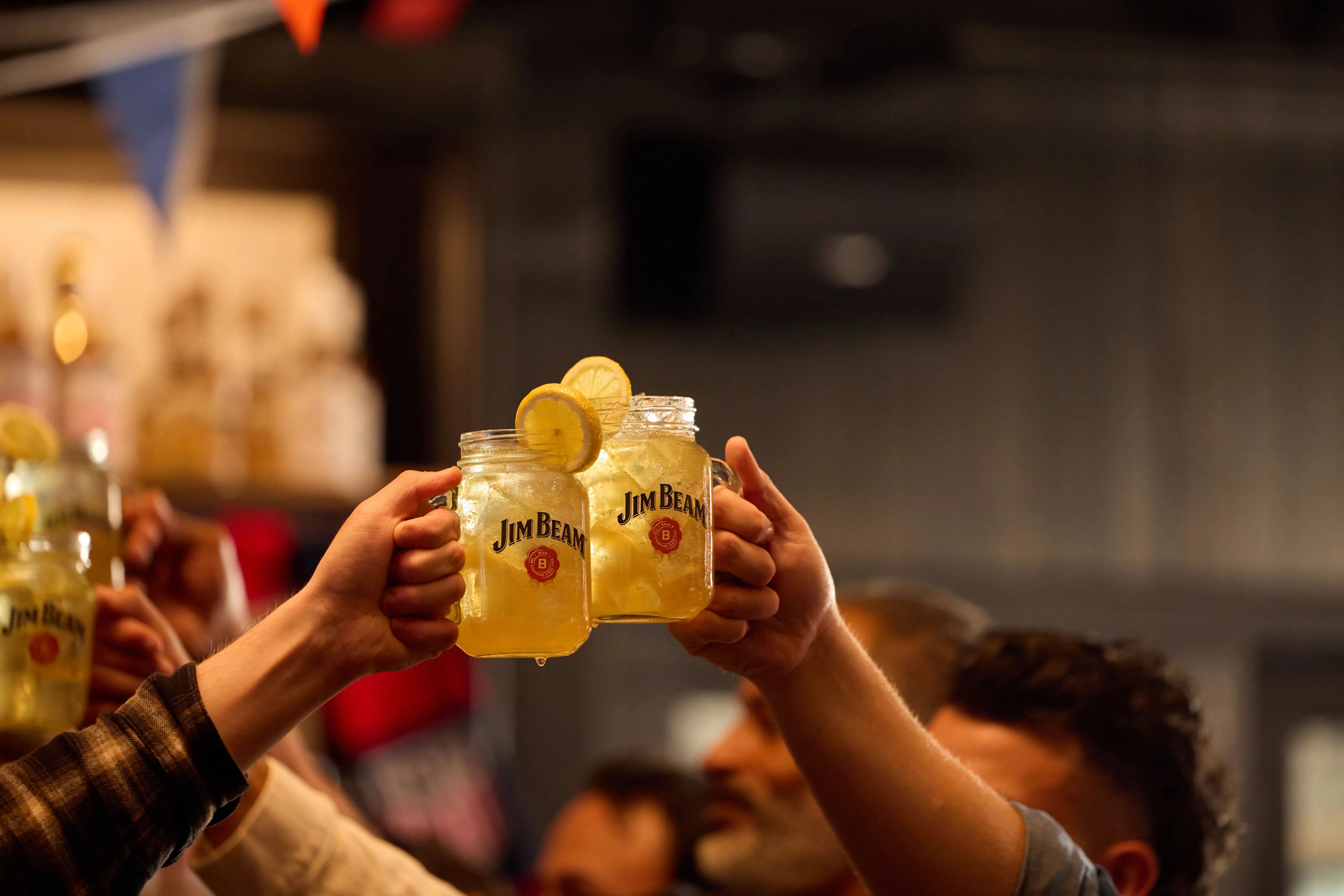 JimBeamWhite_Home Field Advantage Bar Beam & Lemonade Group Cheers_2026_s02
